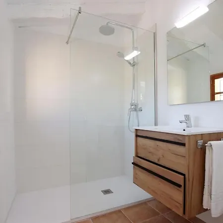 Near And Crystalline Beaches Of Cala Sant Vicenc By Renthousing ヴィラ